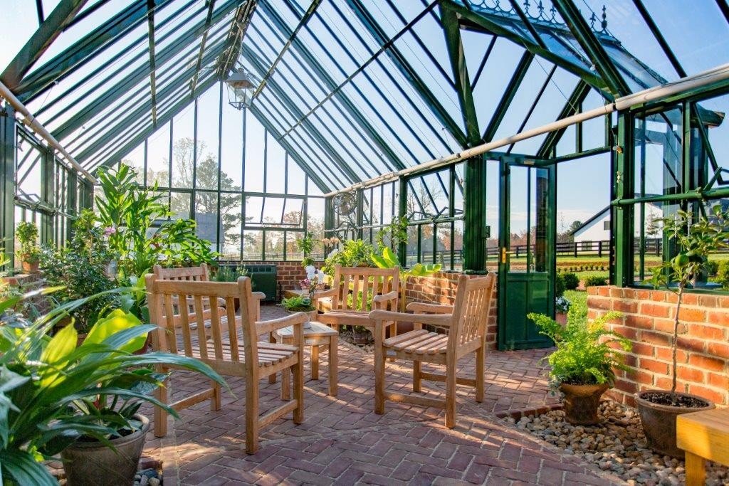 Walk-in glasshouse
